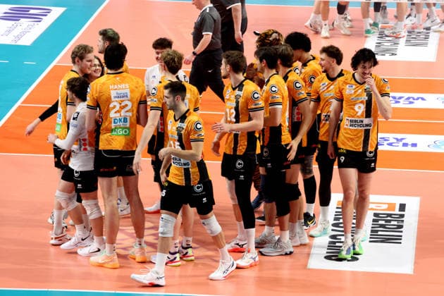 DEU, DVV, 1.VBL, BR Volleys vs. Baden Volleys, 08.02.2026, Max-Schmeling-Halle, Berlin, DEU, DVV, 1.VBL, BR Volleys vs. Baden Volleys, im Bild BR Volleys-Spielerkreis