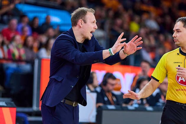 Jaques Schneider (Gladiators Trier, Head Coach) reklamiert GER, ratiopharm ulm vs. Gladiators Trier, Basketball, 21. Spieltag, EasyCredit Bundesliga, Spielzeit 2025 2026, 08.02.2026 GER, ratiopharm ulm vs. Gladiators Trier, Basketball, 21. Spieltag, EasyCredit Bundesliga, Spielzeit 2025 2026, 08.02.2026 Neu-Ulm Copyright: xEibner-Pressefoto GeraldxOelze-dexStoppanyx EP_ODS
