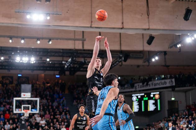 Luka Scuka (Basketball Loewen Braunschweig, 5) beim Wurf, GER, Veolia Towers Hamburg vs Basketball Loewen Braunschweig, Basketball, Bundesliga, Spieltag 19, Saison 2025 2026, 08.02.2026 GER, Veolia Towers Hamburg vs Basketball Loewen Braunschweig, Basketball, Bundesliga, Spieltag 19, Saison 2025 2026, 08.02.2026 Hamburg Copyright: xEibner-Pressefoto MaxxVincenx EP_MVN