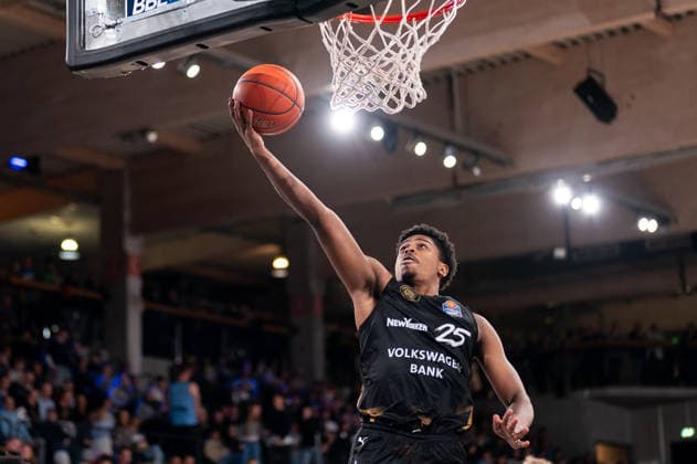 Grant Sherfield (Basketball Loewen Braunschweig, 25) beim Korbleger, Einzelbild, Einzelfoto, Portrait, Portraet, Freisteller, GER, Veolia Towers Hamburg vs Basketball Loewen Braunschweig, Basketball, Bundesliga, Spieltag 19, Saison 2025 2026, 08.02.2026 GER, Veolia Towers Hamburg vs Basketball Loewen Braunschweig, Basketball, Bundesliga, Spieltag 19, Saison 2025 2026, 08.02.2026 Hamburg Copyright: xEibner-Pressefoto MaxxVincenx EP_MVN