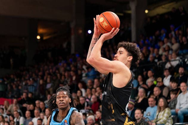 Joshua Obiesie (Basketball Loewen Braunschweig, 8) beim Wurf, GER, Veolia Towers Hamburg vs Basketball Loewen Braunschweig, Basketball, Bundesliga, Spieltag 19, Saison 2025 2026, 08.02.2026 GER, Veolia Towers Hamburg vs Basketball Loewen Braunschweig, Basketball, Bundesliga, Spieltag 19, Saison 2025 2026, 08.02.2026 Hamburg Copyright: xEibner-Pressefoto MaxxVincenx EP_MVN