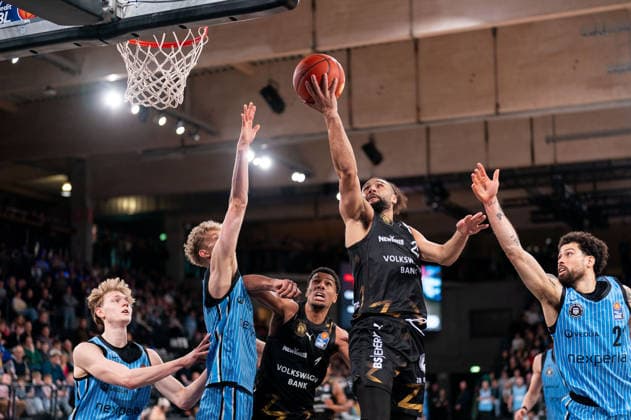 Kaza Kajami-Keane (Basketball Loewen Braunschweig, 24) beim Korbleger, GER, Veolia Towers Hamburg vs Basketball Loewen Braunschweig, Basketball, Bundesliga, Spieltag 19, Saison 2025 2026, 08.02.2026 GER, Veolia Towers Hamburg vs Basketball Loewen Braunschweig, Basketball, Bundesliga, Spieltag 19, Saison 2025 2026, 08.02.2026 Hamburg Copyright: xEibner-Pressefoto MaxxVincenx EP_MVN