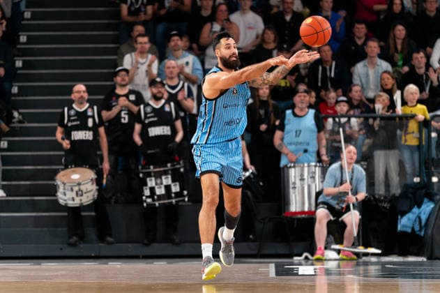 Martin Breunig (Veolia Towers Hamburg, 13) Pass, GER, Veolia Towers Hamburg vs Basketball Loewen Braunschweig, Basketball, Bundesliga, Spieltag 19, Saison 2025 2026, 08.02.2026 GER, Veolia Towers Hamburg vs Basketball Loewen Braunschweig, Basketball, Bundesliga, Spieltag 19, Saison 2025 2026, 08.02.2026 Hamburg Copyright: xEibner-Pressefoto MaxxVincenx EP_MVN