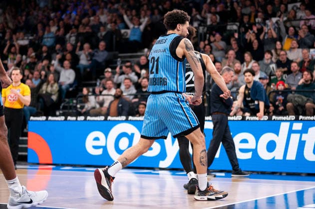 Devon Daniels (Veolia Towers Hamburg, 21) jubelt Jubel, GER, Veolia Towers Hamburg vs Basketball Loewen Braunschweig, Basketball, Bundesliga, Spieltag 19, Saison 2025 2026, 08.02.2026 GER, Veolia Towers Hamburg vs Basketball Loewen Braunschweig, Basketball, Bundesliga, Spieltag 19, Saison 2025 2026, 08.02.2026 Hamburg Copyright: xEibner-Pressefoto MaxxVincenx EP_MVN
