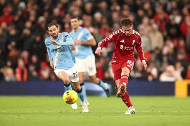 Bernardo Silva of Manchester City and Alexis Mac Allister of Liverpool Liverpool v Manchester City, Premier League, Football, Anfield, Liverpool, UK - 08 Feb 2026Liverpool Anfield United Kingdom EDITORIAL USE ONLY No use with unauthorised audio, video, data, fixture lists, club league logos or live services. Online in-match use limited to 120 images, no video emulation. No use in betting, games or single club league player publications. Copyright: xRyanxBrowne Shutterstockx 16524446bg