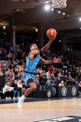 Kenneth Ogbe (Veolia Towers Hamburg, 25) beim Korbleger, GER, Veolia Towers Hamburg vs Basketball Loewen Braunschweig, Basketball, Bundesliga, Spieltag 19, Saison 2025 2026, 08.02.2026 GER, Veolia Towers Hamburg vs Basketball Loewen Braunschweig, Basketball, Bundesliga, Spieltag 19, Saison 2025 2026, 08.02.2026 Hamburg Copyright: xEibner-Pressefoto MaxxVincenx EP_MVN
