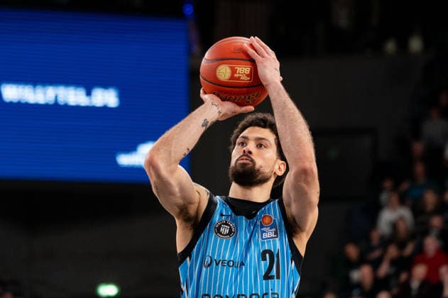 Devon Daniels (Veolia Towers Hamburg, 21) beim Freiwurf, Einzelbild, Einzelfoto, Portrait, Portraet, Freisteller, GER, Veolia Towers Hamburg vs Basketball Loewen Braunschweig, Basketball, Bundesliga, Spieltag 19, Saison 2025 2026, 08.02.2026 GER, Veolia Towers Hamburg vs Basketball Loewen Braunschweig, Basketball, Bundesliga, Spieltag 19, Saison 2025 2026, 08.02.2026 Hamburg Copyright: xEibner-Pressefoto MaxxVincenx EP_MVN