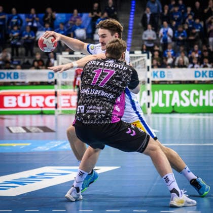 Samuel Roethlisberger (TVB Stuttgart, 17) vs. Felix Aellen (ThSV Eisenach, 22) GER, TVB Stuttgart - ThSV Eisenach, DAIKIN HBL, Handball, Bundesliga, 20. Spieltag, Spielzeit 2025 2026, 09.02.2026 GER, TVB Stuttgart - ThSV Eisenach, DAIKIN HBL, Handball, Bundesliga, 20. Spieltag, Spielzeit 2025 2026, 09.02.2026 Stuttgart Copyright: xSandyxDinkelackerx EP_SDR
