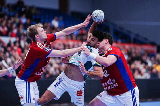 Einar Olafsson (Handball Verein Hamburg, 23), Ahmed Moustafa Nasralla (SC DHfK Leipzig, 17), Jan-Chirstian Schmidt (Handball Sport Verein Hamburg, 42) GER, Handball Sport Verein Hamburg vs. SC DHfK Leipzig, Handball, 1. Bundesliga, Spieltag 20, Saison 2025 2026, 10.02.2026 GER, Handball Sport Verein Hamburg vs. SC DHfK Leipzig, Handball, 1. Bundesliga, Spieltag 20, Saison 2025 2026, 10.02.2026 Hamburg Copyright: xEibner-Pressefoto MarcelxvonxFehrnx EP_MFN