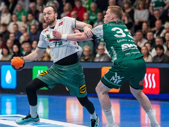 Alexander Weck (GWD Minden, 73) im Zweikampf mit Ymir Oern Gislason (Frisch Auf Goeppingen, 33), Frisch Auf Goeppingen vs. GWD Minden, Handball, 1. Bundesliga, Herren, Spielzeit 2025 2026, 10.02.2026, Frisch Auf Goeppingen vs. GWD Minden, Handball, 1. Bundesliga, Herren, Spielzeit 2025 2026, 10.02.2026 Goeppingen Copyright: xEibner-Pressefoto MichaelxSchmidx EP_MST