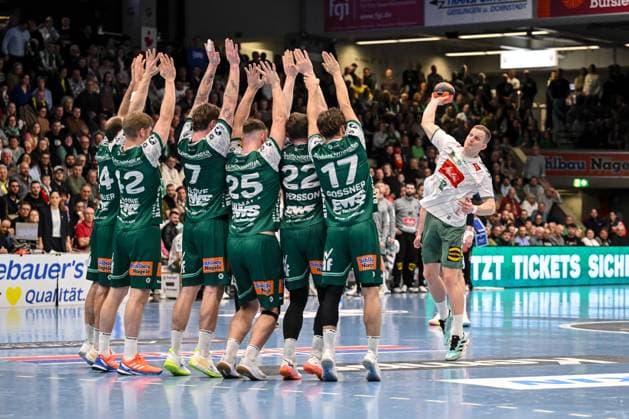 Goeppingen, Deutschland, 10.02.26: Marcel Schiller (FRISCH AUF! Goeppingen), Martin Hanne (FRISCH AUF! Goeppingen), Victor Kloeve (FRISCH AUF! Goeppingen), Ludvig Jurmala Astroem (FRISCH AUF! Goeppingen), Erik Persson (FRISCH AUF! Goeppingen), Tim Gossner (FRISCH AUF! Goeppingen) und Karolis Antanavicius (GWD Minden) im Zweikampf waehrend des Daikin Handball Bundesliga Spiels zwischen FRISCH AUF! Goeppingen vs GWD Minden in der EWS Arena am 10. Februar 2026 in Goeppingen, Deutschland. (Foto von Harry Langer DeFodi Images) Goeppingen, Germany, 10.02.26: Marcel Schiller (FRISCH AUF! Goeppingen), Martin Hanne (FRISCH AUF! Goeppingen), Victor Kloeve (FRISCH AUF! Goeppingen), Ludvig Jurmala Astroem (FRISCH AUF! Goeppingen), Erik Persson (FRISCH AUF! Goeppingen), Tim Gossner (FRISCH AUF! Goeppingen) und Karolis Antanavicius (GWD Minden) battle for the ball during the Daikin Handball Bundesliga match between FRISCH AUF! Goeppingen vs GWD Minden at EWS Arena on February 10, 2026 in Goeppingen, Germany. (Photo by Harry Langer DeFodi Images) (Photo by Harry Langer DeFodi Images) -