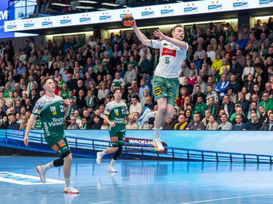 Florian Kranzmann (GWD Minden, 05) steht beim Tempogegenstoss hoch in der Luft, Frisch Auf Goeppingen vs. GWD Minden, Handball, 1. Bundesliga, Herren, Spielzeit 2025 2026, 10.02.2026, Frisch Auf Goeppingen vs. GWD Minden, Handball, 1. Bundesliga, Herren, Spielzeit 2025 2026, 10.02.2026 Goeppingen Copyright: xEibner-Pressefoto MichaelxSchmidx EP_MST