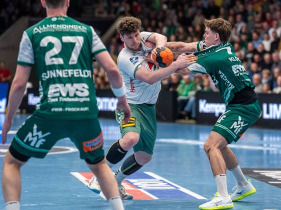 Philipp Vorlicek (GWD Minden, 22) im Zweikampf mit Victor Kloeve (Frisch Auf Goeppingen, 07), Frisch Auf Goeppingen vs. GWD Minden, Handball, 1. Bundesliga, Herren, Spielzeit 2025 2026, 10.02.2026, Frisch Auf Goeppingen vs. GWD Minden, Handball, 1. Bundesliga, Herren, Spielzeit 2025 2026, 10.02.2026 Goeppingen Copyright: xEibner-Pressefoto MichaelxSchmidx EP_MST