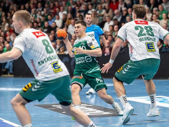 Elias Newel (Frisch Auf Goeppingen, 40) am Ball, Frisch Auf Goeppingen vs. GWD Minden, Handball, 1. Bundesliga, Herren, Spielzeit 2025 2026, 10.02.2026, Frisch Auf Goeppingen vs. GWD Minden, Handball, 1. Bundesliga, Herren, Spielzeit 2025 2026, 10.02.2026 Goeppingen Copyright: xEibner-Pressefoto MichaelxSchmidx EP_MST