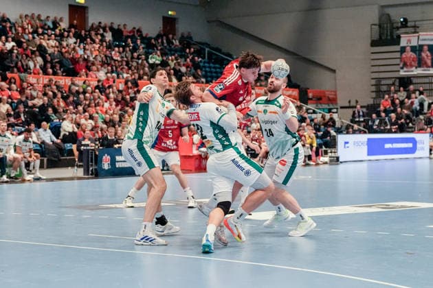 Deutschland: Handball-Bundesliga, DAIKIN HBL 2025 26, 20. Spieltag Handball Verein Hamburg vs SC DHfK Leipzig Sporthalle Hamburg (Hamburg): Oliver Norlyk (HSV Hamburg, 5), Dean Bombac (SC DHfK Leipzig, 67), Moritz Preuss (SC DHfK Leipzig, 24), Franz Semper (SC DHfK Leipzig, 32), Jan Schmidt (HSV Hamburg, 42) Copyright: xStefanxTrochax