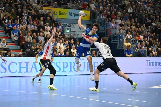 RECORD DATE NOT STATED Julian Koester (VfL Gummersbach 7) gegen Johannes Golla (SG Flensburg-Handewitt 4) VfL Gummersbach vs SG Flensburg-Handewitt. , Handball, Daikin 1. Bundesliga, 20. Spieltag, Spielzeit 2025-2026, Schwalbe Arena Gummersbach, 10.02.2026 VfL Gummersbach vs SG Flensburg-Handewitt. , Handball, Daikin 1. Bundesliga, 20. Spieltag, Spielzeit 2025-2026, Schwalbe Arena Gummersbach, 10.02.2026 Gummersbach Copyright: xEibner-Pressefoto JuergenxAugstx EP_JAT