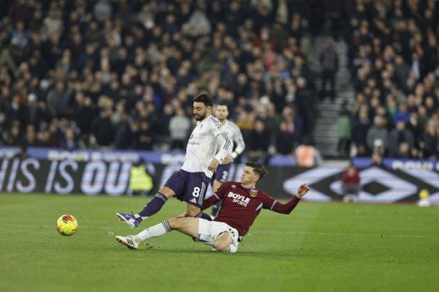 Bruno Fernandes of Manchester United, ManU is tackled by Freddie Potts of West Ham United West Ham United v Manchester United, Football, Premier League, London Stadium, Stratford, London, UK - 10 02 2026 EDITORIAL USE ONLY No use with unauthorised audio, video, data, fixture lists (outside the EU), club league logos or live services. Online in-match use limited to 45 images (+15 in extra time). No use to emulate moving images. No use in betting, games or Copyright: xMattxImpey Shutterstockx 16541009b