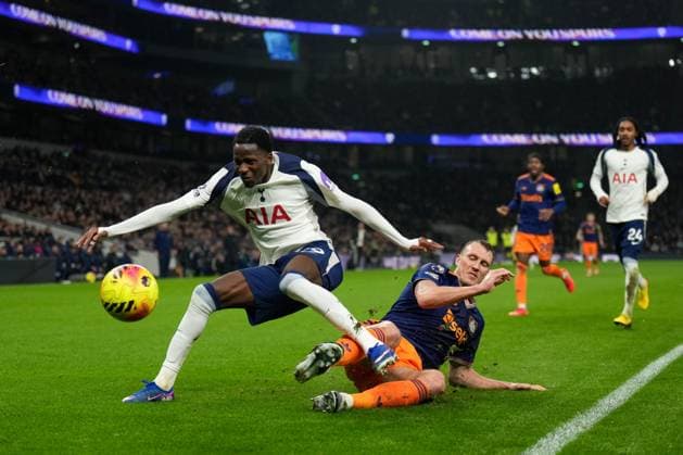 Dan Burn of Newcastle United tackles Pape Matar Sarr of Tottenham Hotspur Tottenham Hotspur v Newcastle United, Premier League, Football, Tottenham Hotspur Stadium, London, UK - 10 Feb 2026London Tottenham Hotspur Stadium United Kingdom EDITORIAL USE ONLY No use with unauthorised audio, video, data, fixture lists, club league logos or live services. Online in-match use limited to 120 images, no video emulation. No use in betting, games or single club league player publications. Copyright: xJoexToth Shutterstockx 16537168cc