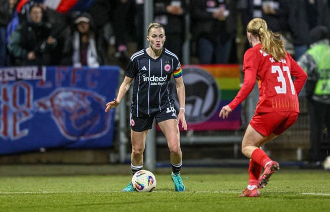 GER, Frankfurt, Eintracht Frankfurt vs FC Nordsjaelland, Europacup, Fussball, UEFA, Spielzeit 2024 2026, Stadion am Brentanobad, Viertelfinale, Hinspiel im Bild v.l.: Laura Freigang (Eintracht Frankfurt Frauen 10), Carli Scheuer (FC Nordsjaelland Frauen 31) DFB DFL REGULATIONS PROHIBIT ANY USE OF PHOTOGRAPHS AS IMAGE SEQUENCES AND OR QUASI-VIDEO, 11.02.2026 Copyright: HMBxMedia HendrikxHamelau
