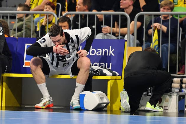 Hendrik Pekeler (THW Kiel, 61) blutet stark aus der Nase GER, Rhein-Neckar Loewen vs THW Kiel, Handball, Daikin Handball-Bundesliga, 20. Spieltag, Spielzeit 2025 2026, 11.02.2026 GER, Rhein-Neckar Loewen vs THW Kiel, Handball, Daikin Handball-Bundesliga, 20. Spieltag, Spielzeit 2025 2026, 11.02.2026 Mannheim Copyright: xEibner-Pressefoto RenexWeissx EP_RWS