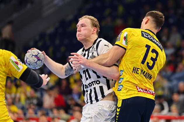 Eric Johansson (THW Kiel, 21) im Zweikampf mit Sebastian Heymann (Rhein-Neckar Loewen, 13) GER, Rhein-Neckar Loewen vs THW Kiel, Handball, Daikin Handball-Bundesliga, 20. Spieltag, Spielzeit 2025 2026, 11.02.2026 GER, Rhein-Neckar Loewen vs THW Kiel, Handball, Daikin Handball-Bundesliga, 20. Spieltag, Spielzeit 2025 2026, 11.02.2026 Mannheim Copyright: xEibner-Pressefoto RenexWeissx EP_RWS