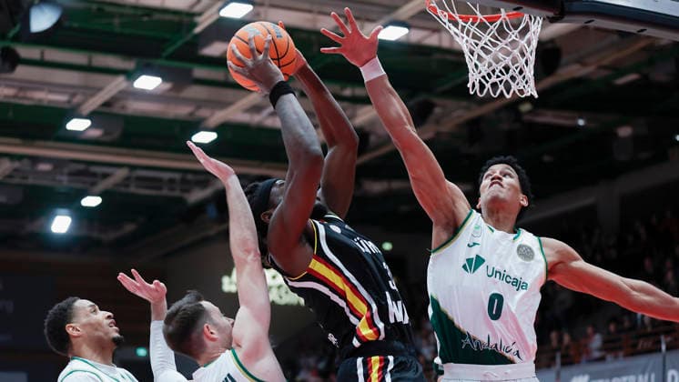 Im Bild: v.li. Augustine Rubit (Unicaja Malaga, 21), Tyler Kalinoski (Unicaja Malaga, 4), Charles Thompson (Wuerzburg Baskets, 32) und Tyson Perez (Unicaja Malaga, 0) 11.02.2026, Fitness First Wuerzburg Baskets vs. Unicaja Malaga, Basketball Champions League, Round of 16, Group K, 4. Spieltag, Deutschland, 97072, tectake-Arena Wuerzburg, Copyright: HMBxMedia xJulienxBecker