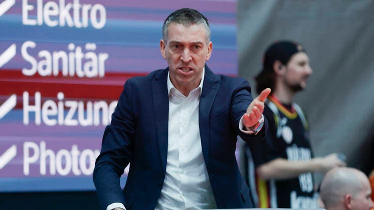 Im Bild: Co-Trainer Dejan Mihevic (Wuerzburg Baskets), Aufregung 11.02.2026, Fitness First Wuerzburg Baskets vs. Unicaja Malaga, Basketball Champions League, Round of 16, Group K, 4. Spieltag, Deutschland, 97072, tectake-Arena Wuerzburg, Copyright: HMBxMedia xJulienxBecker