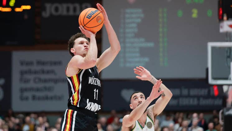 Im Bild: Brae Ivey (Wuerzburg Baskets, 11) mit dem Dreier 11.02.2026, Fitness First Wuerzburg Baskets vs. Unicaja Malaga, Basketball Champions League, Round of 16, Group K, 4. Spieltag, Deutschland, 97072, tectake-Arena Wuerzburg, Copyright: HMBxMedia xJulienxBecker