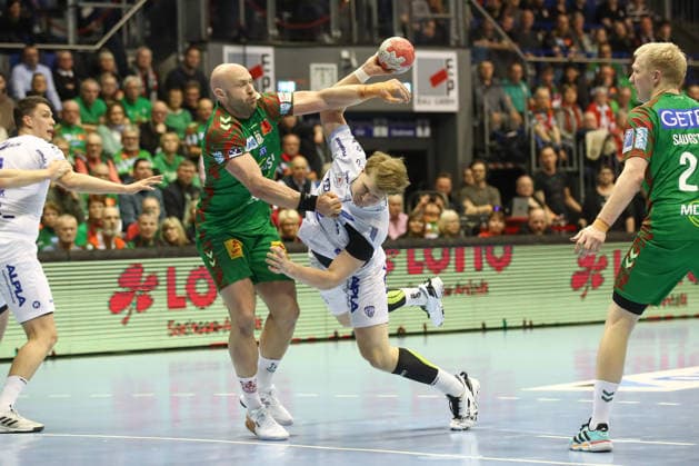 11.02.2026, xtgx, Handball, Daikin HBL, SC Magdeburg - TBV Lemgo v.l. Oscar Bergendahl (Magdeburg, 54), Lukas Hutecek (Lemgo, 2) Zweikampf, Duell, Kampf, tackle Magdeburg