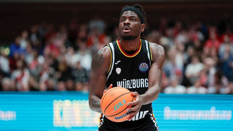 Im Bild: Charles Thompson (Wuerzburg Baskets, 32) mit den Freiwuerfen 11.02.2026, Fitness First Wuerzburg Baskets vs. Unicaja Malaga, Basketball Champions League, Round of 16, Group K, 4. Spieltag, Deutschland, 97072, tectake-Arena Wuerzburg, Copyright: HMBxMedia xJulienxBecker