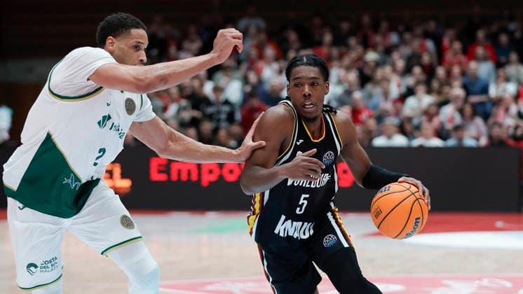 Im Bild: v.li. Augustine Rubit (Unicaja Malaga, 21) gegen Marcus Carr(Wuerzburg Baskets, 5) 11.02.2026, Fitness First Wuerzburg Baskets vs. Unicaja Malaga, Basketball Champions League, Round of 16, Group K, 4. Spieltag, Deutschland, 97072, tectake-Arena Wuerzburg, Copyright: HMBxMedia xJulienxBecker