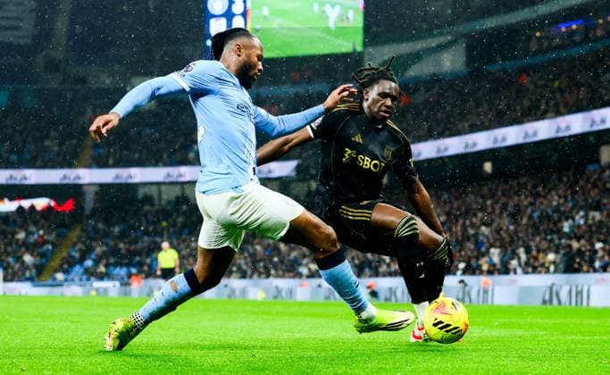 Antoine Semenyo of Manchester City & Calvin Bassey of Fulham Manchester City v Fulham, Premier League, Football, Etihad Stadium, Manchester, UK - 11 Feb 2026Manchester Etihad Stadium United Kingdom EDITORIAL USE ONLY No use with unauthorised audio, video, data, fixture lists, club league logos or live services. Online in-match use limited to 120 images, no video emulation. No use in betting, games or single club league player publications. Copyright: xPaulxCurrie Shutterstockx 16540352fv