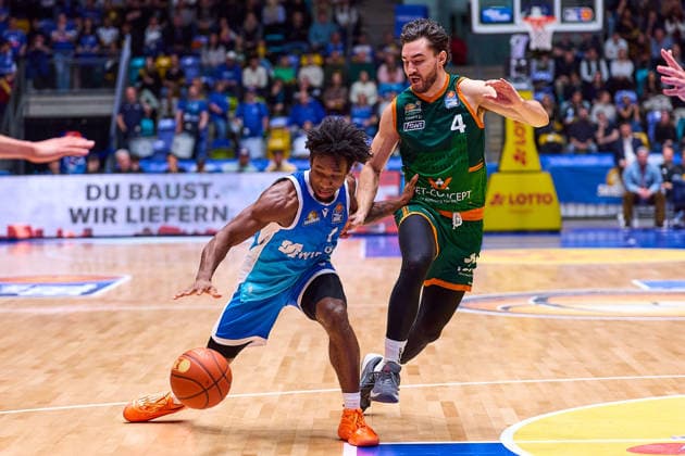 Zweikampf, Duell zwischen Isaiah Swope (Frankfurt Skyliners, 01) und Clayton Guilozet (Gladiators Trier, 04) GER, Skyliners Frankfurt vs. Gladiators Trier, Basketball, 19. Spieltag, EasyCredit Bundesliga, Spielzeit 2025 2026, 11.02.2026 GER, Skyliners Frankfurt vs. Gladiators Trier, Basketball, 19. Spieltag, EasyCredit Bundesliga, Spielzeit 2025 2026, 11.02.2026 Frankfurt Main Copyright: xEibner-Pressefoto GeraldxOelze-dexStoppanyx EP_ODS