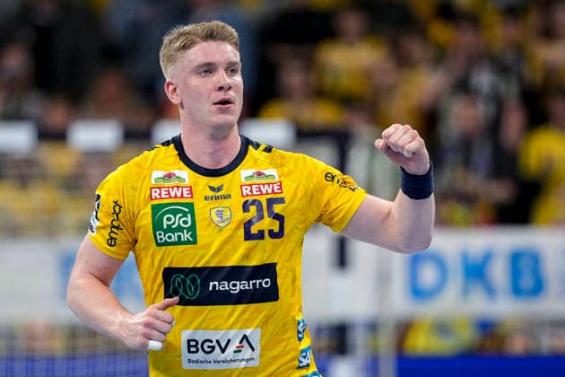 Torschütze Haukur Thrastarson (RNL, 25), Spieler der Rhein-Neckar-Löwen, jubelt über ein Tor, Jubel, jubeln, Torjubel, Torerfolg, celebrate the goal, goal, celebration, jubelt ueber das Tor, Freuen, Freude, freut sich, optimistisch, positiv, Spielszene, Highlight, Einzelbild, Einzelfoto, Aktion, Action, 11.02.2026, Mannheim (Deutschland), Handball, Bundesliga, Rhein-Neckar Löwen - THW Kiel