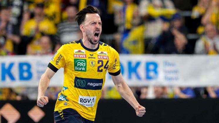 Torschütze Patrick Groetzki (RNL, 24), Spieler der Rhein-Neckar-Löwen, jubelt über ein Tor, Jubel, jubeln, Torjubel, Torerfolg, celebrate the goal, goal, celebration, jubelt ueber das Tor, Freuen, Freude, freut sich, optimistisch, positiv, Spielszene, Highlight, Einzelbild, Einzelfoto, Aktion, Action, 11.02.2026, Mannheim (Deutschland), Handball, Bundesliga, Rhein-Neckar Löwen - THW Kiel