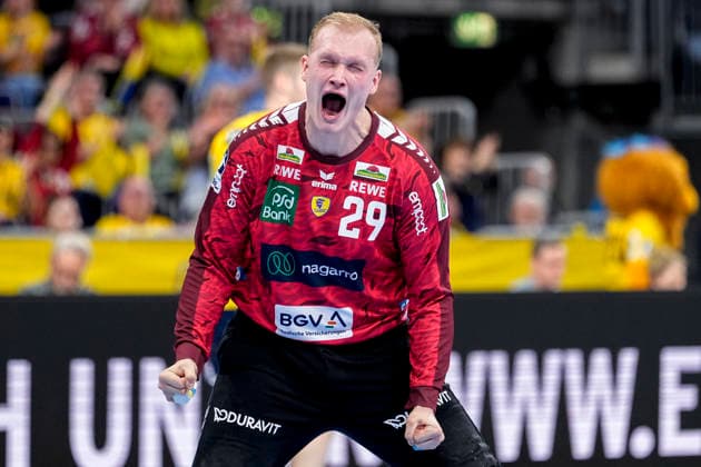David Späth (Torwart, RNL, 29), Spieler der Rhein-Neckar-Löwen, Einzelbild, Einzelfoto, Aktion, Action, Jubel, jubeln, jubelt, celebration, Freude, freuen, freut sich, zuversichtlich, optimistisch, positiv, Spielszene, 11.02.2026, Mannheim (Deutschland), Handball, Bundesliga, Rhein-Neckar Löwen - THW Kiel