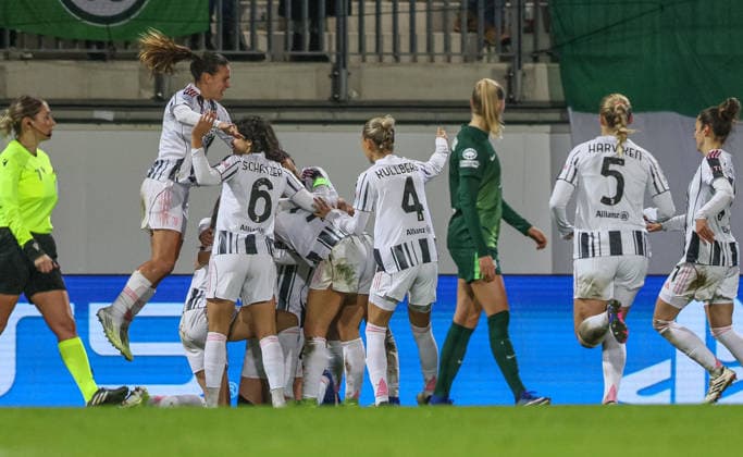GER, Wolfsburg, VfL Wolfsburg vs Juventus Turin, Women s Champions League, Fussball, UEFA, Spielzeit 2025 2026, AOK Arena, Playoffs, Hinspiel im Bild: Amalie Vangsgaard (Juventus Turin Frauen 14), Tor, Jubel und Freude, Emotionen DFB DFL REGULATIONS PROHIBIT ANY USE OF PHOTOGRAPHS AS IMAGE SEQUENCES AND OR QUASI-VIDEO, 12.02.2026 Copyright: HMBxMedia HendrikxHamelau