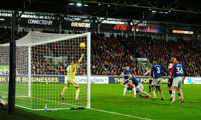 Keane Lewis-Potter of Brentford scores a goal to make it 1-1 Brentford v Arsenal, Premier League, Football, Gtech Community Stadium, London, UK - 12 Feb 2026London Gtech Community Stadium United Kingdom EDITORIAL USE ONLY No use with unauthorised audio, video, data, fixture lists, club league logos or live services. Online in-match use limited to 120 images, no video emulation. No use in betting, games or single club league player publications. Copyright: xJavierxGarcia Shutterstockx 16540370ac