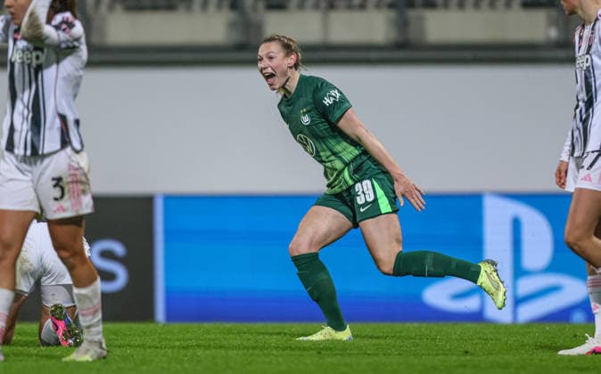 GER, Wolfsburg, VfL Wolfsburg vs Juventus Turin, Women s Champions League, Fussball, UEFA, Spielzeit 2025 2026, AOK Arena, Playoffs, Hinspiel im Bild: Sarai Linder (VfL Wolfsburg Frauen 39), Tor, Jubel und Freude, Emotionen DFB DFL REGULATIONS PROHIBIT ANY USE OF PHOTOGRAPHS AS IMAGE SEQUENCES AND OR QUASI-VIDEO, 12.02.2026 Copyright: HMBxMedia HendrikxHamelau
