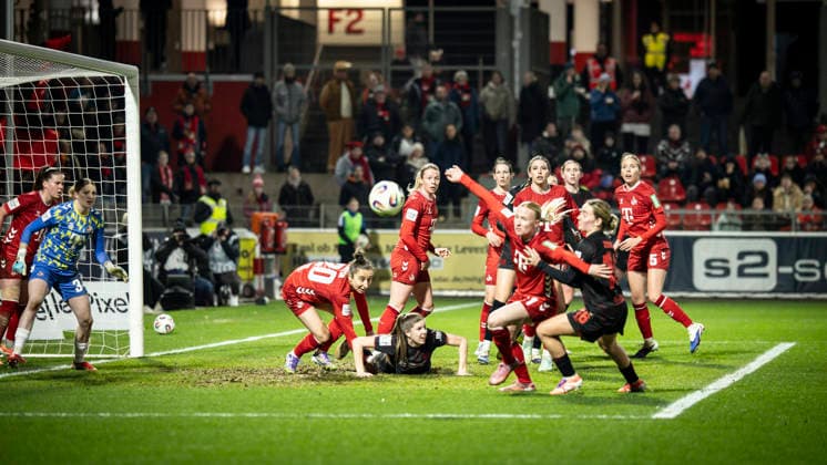 Frauen Fußball-Bundesliga; Bayer 04 Leverkusen - 1. FC Köln, 13.02.2026 Strafraumszene mit Torhüterin Irina Fuchs (1. FC Köln, 34), Sylwia Matysik (1. FC Köln, 20), Sandra Maria Jessen (1. FC Köln, 6), am Boden Lilla Turanyi (Bayer 04 Leverkusen, 24), Anna Gerhardt (1. FC Köln, 21), Sofie Zdebel (Bayer 04 Leverkusen, 16); Bayer 04 Leverkusen - 1. FC Köln an Spieltag 18 der Google Pixel Frauen-Bundesliga am 13.02.2026 im Ulrich-Haberland-Stadion in Leverkusen (Nordrhein-Westfalen). DFL REGULATIONS PROHIBIT ANY USE OF PHOTOGRAPHS AS IMAGE SEQUENCES AND OR QUASI-VIDEO. Copyright: xBEAUTIFULxSPORTS AxelxKohringx