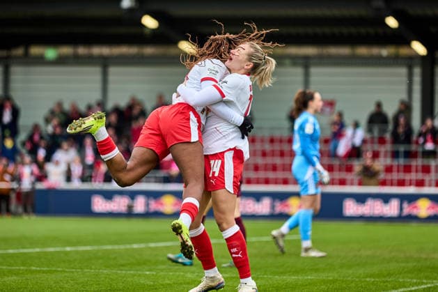 14.02.2026, GER, Frauenfußball, BL, 2025 2026, RB Leipzig - 1. FC Nürnberg Delice Boboy (17, RB Leipzig, li.), Marleen Schimmer (14, RB Leipzig), Jubel nach 1:0 Leipzig Trainingszentrum der Roten Bulle Sachsen Deutschland