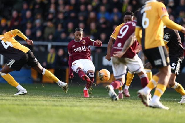Crysencio Summerville of West Ham United scores a goal and celebrates 0-1. Burton Albion v West Ham United, Emirates FA Cup, Fourth Round, Football, Pirelli Stadium, Burton upon Trent, UK - 14 Feb 2026Burton upon Trent Pirelli Stadium United Kingdom EDITORIAL USE ONLY No use with unauthorised audio, video, data, fixture lists, club league logos or live services. Online in-match use limited to 120 images, no video emulation. No use in betting, games or single club league player publications. Copyright: xRyanxBrowne Shutterstockx 16608141av