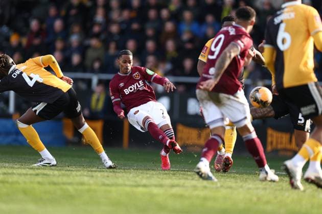 Crysencio Summerville of West Ham United scores a goal and celebrates 0-1. Burton Albion v West Ham United, Emirates FA Cup, Fourth Round, Football, Pirelli Stadium, Burton upon Trent, UK - 14 Feb 2026Burton upon Trent Pirelli Stadium United Kingdom EDITORIAL USE ONLY No use with unauthorised audio, video, data, fixture lists, club league logos or live services. Online in-match use limited to 120 images, no video emulation. No use in betting, games or single club league player publications. Copyright: xRyanxBrowne Shutterstockx 16608141aw