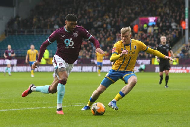 Josh Laurent of Burnley and Will Evans of Mansfield Town Burnley v Mansfield Town, Emirates FA Cup, Fourth Round, Football, Turf Moor, Burnley, UK - 14 Feb 2026Burnley Turf Moor United Kingdom EDITORIAL USE ONLY No use with unauthorised audio, video, data, fixture lists, club league logos or live services. Online in-match use limited to 120 images, no video emulation. No use in betting, games or single club league player publications. Copyright: xPhilxOldham Shutterstockx 16608267ai