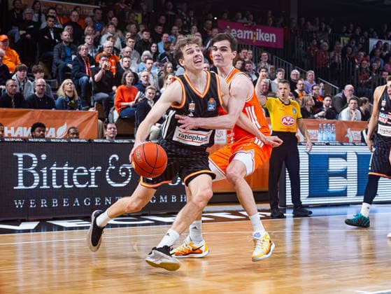 Tobias Jensen (ratiopharm Ulm, 07) im Zweikampf gegen Joschka Ferner (RASTA Vechta, 09) RASTA Vechta vs. ratiopharm Ulm, Basketball, easyCredit Basketball Bundesliga, 20. Spieltag, Saison 2025 2026, 14.02.2026 RASTA Vechta vs. ratiopharm Ulm, Basketball, easyCredit Basketball Bundesliga, 20. Spieltag, Saison 2025 2026, 14.02.2026 Vechta Copyright: xEibner-Pressefoto DamianxKruczynx EP_DKI