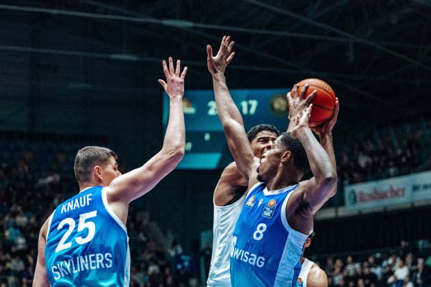 LJacob Knauf (Skyliners Frankfurt, 25), William Christmas (Skyliners Frankfurt, 08) GER, Skyliners Frankfurt vs. Basketball Loewen Braunschweig, Basketball, easycredit BBL, Bundesliga, 20 Spieltag, Saison 2025 2026. 14.02.2026 Eibner-Pressefoto Attila Ziga GER, Skyliners Frankfurt vs. Basketball Loewen Braunschweig, Basketball, easycredit BBL, Bundesliga, 20 Spieltag, Saison 2025 2026. 14.02.2026 Frankfurt am Main Copyright: xEibner-Pressefotox EP_AZA