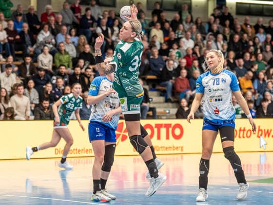 Luisa Schulze (Frisch Auf Frauen, 33) kommt am Kreis frei zum Wurf, Frisch Auf Goeppingen vs. Union Neckarsulm, Handball, 1. Bundesliga, Spielzeit 2025 2026, 14.02.2026 Frisch Auf Goeppingen vs. Sport-Union Neckarsulm, Handball, 1. Bundesliga, Spielzeit 2025 2026, 14.02.2026 Goeppingen Copyright: xMichaelxSchmidt Eibner-Pressefotx EP_MST