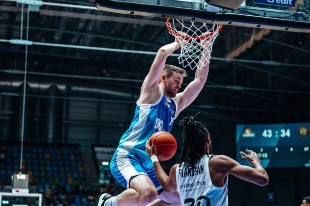 Till Pape (Skyliners Frankfurt, 19), Chip Flanigan (Basketball Loewen Braunschweig, 30) GER, Skyliners Frankfurt vs. Basketball Loewen Braunschweig, Basketball, easycredit BBL, Bundesliga, 20 Spieltag, Saison 2025 2026. 14.02.2026 Eibner-Pressefoto Attila Ziga GER, Skyliners Frankfurt vs. Basketball Loewen Braunschweig, Basketball, easycredit BBL, Bundesliga, 20 Spieltag, Saison 2025 2026. 14.02.2026 Frankfurt am Main Copyright: xEibner-Pressefotox EP_AZA