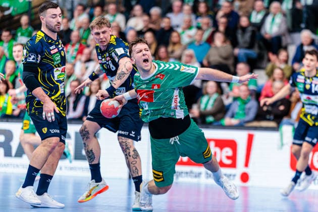 v.l. Jannik Kohlbacher (Rhein-Neckar Loewen, 80), Edwin Aspenbaeck (Rhein-Neckar Loewen, 78), Tom Bergner (GWD Minden, 28) GER, GWD Minden vs. Rhein-Neckar Loewen, Handball, 1. Bundesliga, 21. Spieltag, Spielzeit 2025 2026, 14.02.2026 GER, GWD Minden vs. Rhein-Neckar Loewen, Handball, 1. Bundesliga, 21. Spieltag, Spielzeit 2025 2026, 14.02.2026 Minden Copyright: xEibner-Pressefoto JanxRollingerx EP_JSK