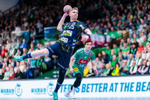 Haukur Thrastarson (Rhein-Neckar Loewen, 25) beim Siebenmeter 7 Meter Wurf GER, GWD Minden vs. Rhein-Neckar Loewen, Handball, 1. Bundesliga, 21. Spieltag, Spielzeit 2025 2026, 14.02.2026 GER, GWD Minden vs. Rhein-Neckar Loewen, Handball, 1. Bundesliga, 21. Spieltag, Spielzeit 2025 2026, 14.02.2026 Minden Copyright: xEibner-Pressefoto JanxRollingerx EP_JSK